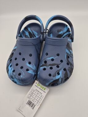 CROCS Big Kids Marbled Classic Clogs in Navy and Bright Blue Size J5 NWT